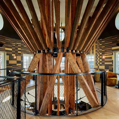 Nh Collection Helsinki Grand Hansa Kültér fotó The interior of the Starbucks Reserve Roastery in Seattle