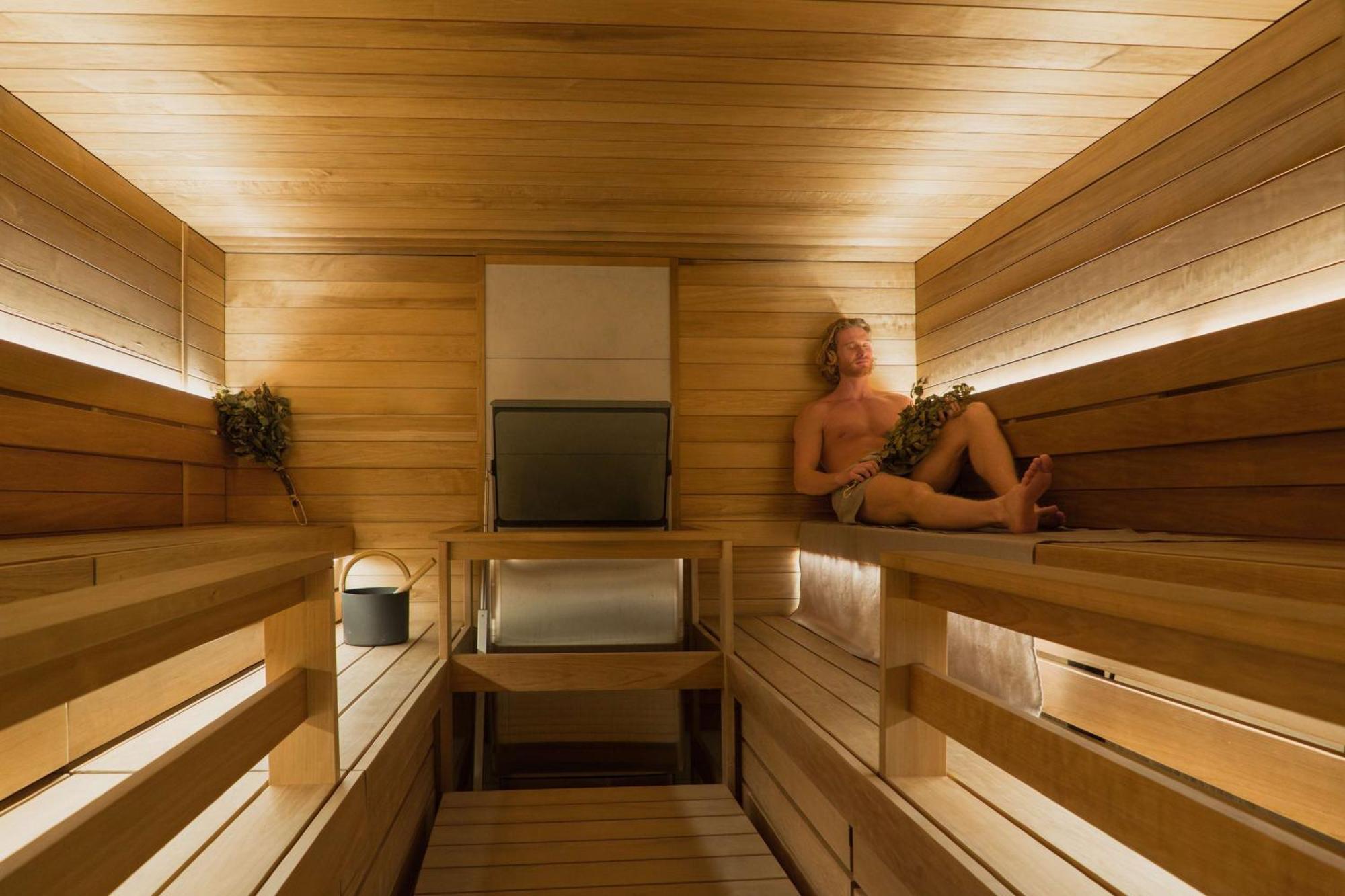 Nh Collection Helsinki Grand Hansa Kültér fotó A man in a sauna